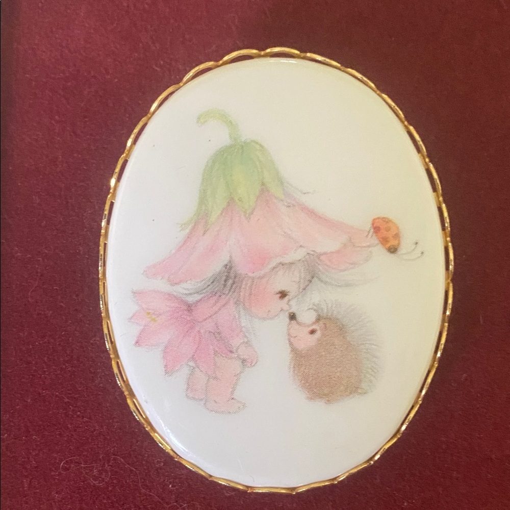 1973 Hallmark Cameo Pin/Brooch